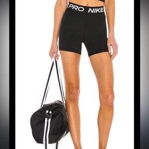 Nike NP 365 5" SHORT IN BLACK & WHITE